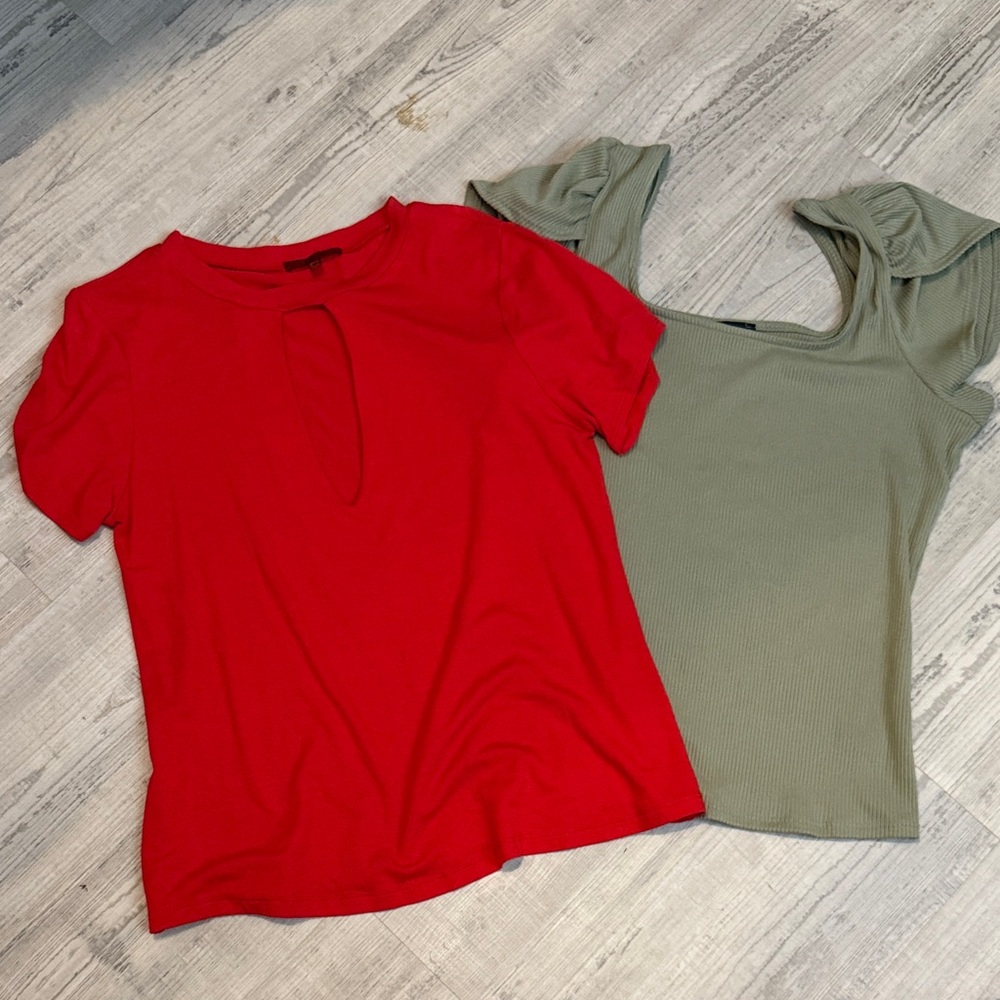 BKE Red and Green Women's Tops Set